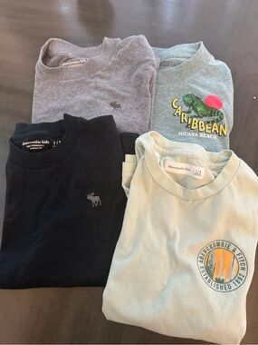 Lot of 4–abercrombie kids assorted short sleeve tees